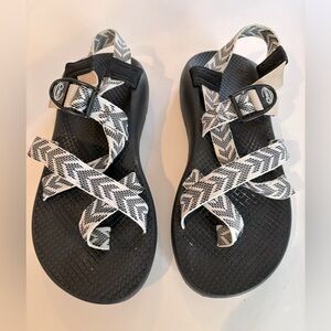 Chaco Sz 7 Monochrome Patterned Sandals
